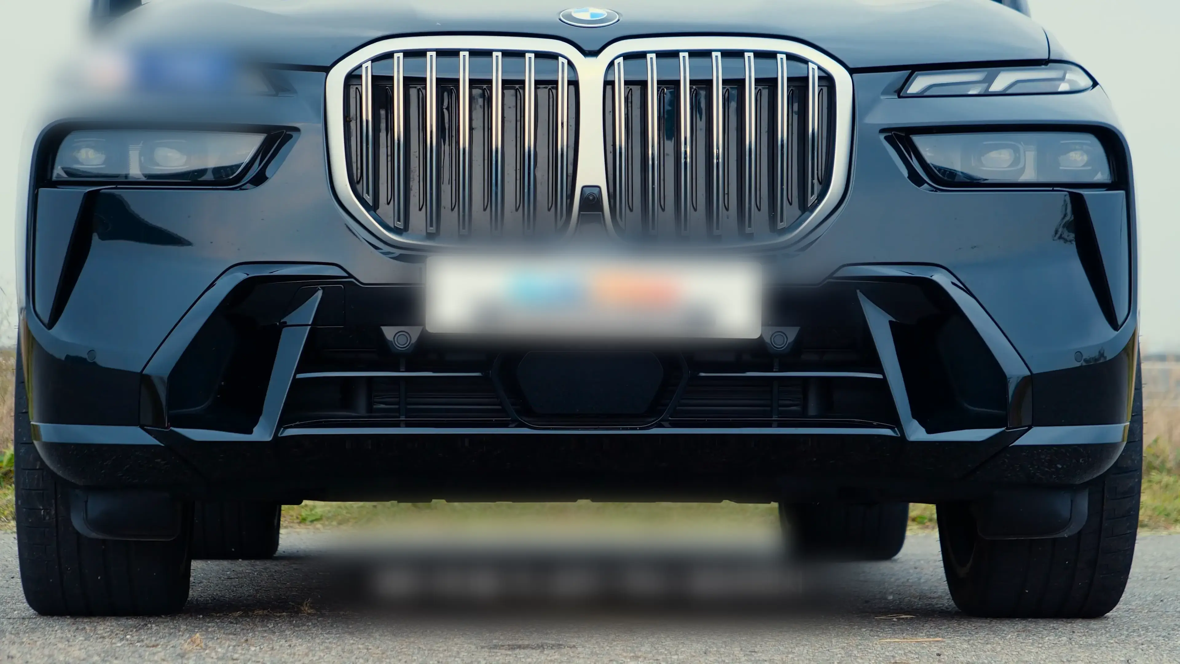 비싸도 돈 값 한다는 그 SUV . 2024 BMW X7 xDrive 40i 리뷰 오토뷰 로드테스트 2 17 screenshot 1