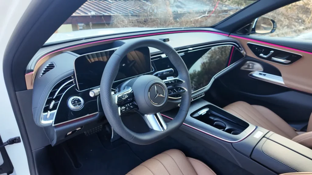 모두 긴장 벤츠 E클래스 E300 4matic AMG라인 시승기 2024 Mercedes Benz E300 4matic AMG Line test drive review 10 51 screenshot